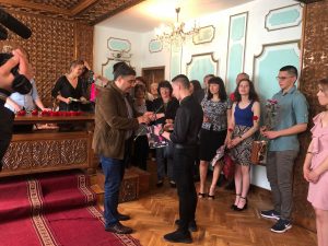 г-н Нида Ахмедов и екипа му посрещнаха зрелостниците от випуск 2018/2019 година