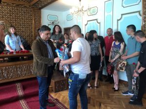 г-н Нида Ахмедов и екипа му посрещнаха зрелостниците от випуск 2018/2019 година