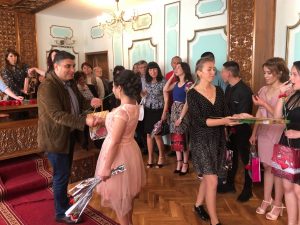 г-н Нида Ахмедов и екипа му посрещнаха зрелостниците от випуск 2018/2019 година
