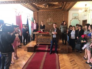 г-н Нида Ахмедов и екипа му посрещнаха зрелостниците от випуск 2018/2019 година
