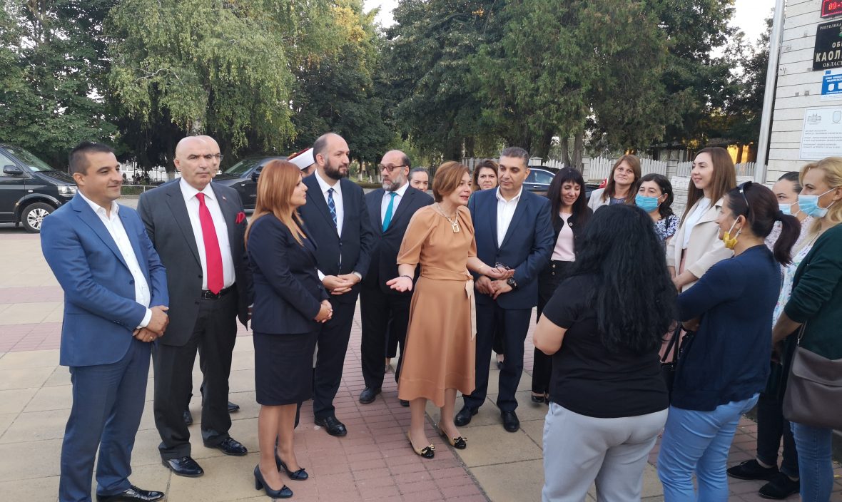 На 15.09.2021 г. кметът на община Каолиново Нида Ахмедов посрещна посланикът на Турция в България Айлин Секизкьок