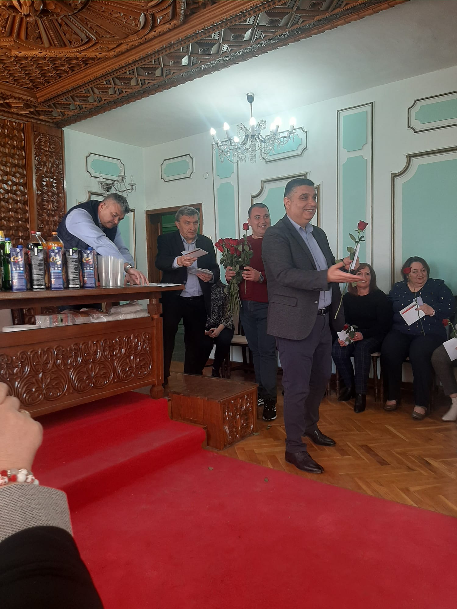 Днес, 08.03.2023 г. кметът на общината Нида Ахмедов поздрави всички дами по случай 8-ми март – Международен ден на жената!
