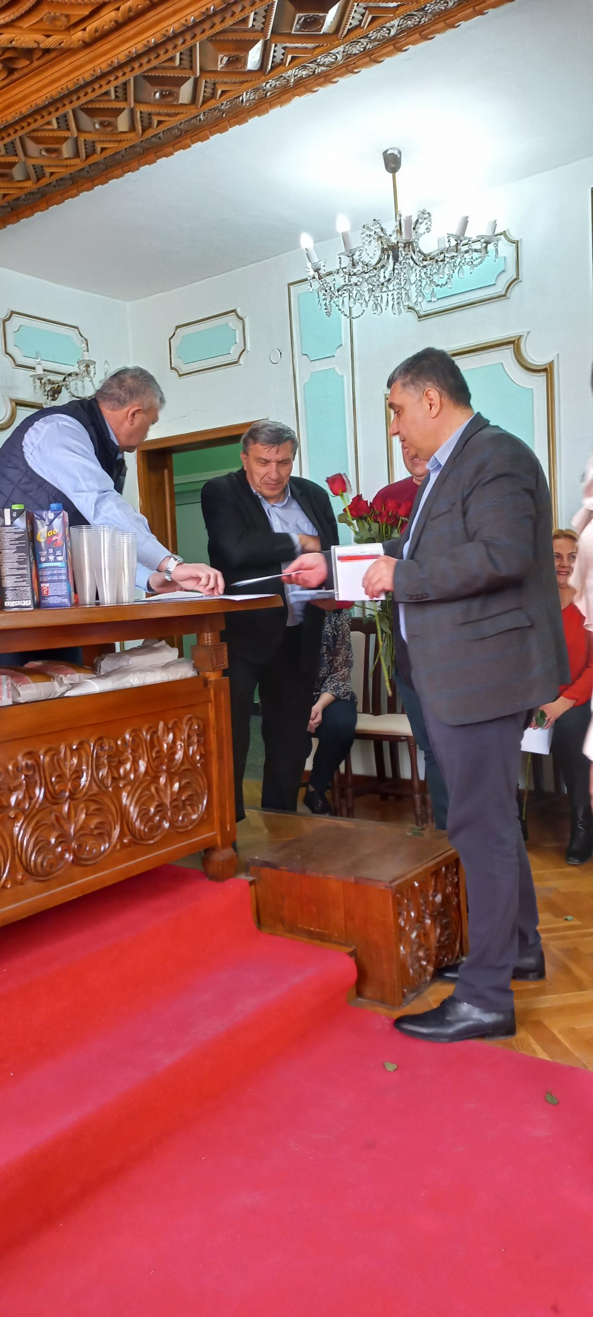 Днес, 08.03.2023 г. кметът на общината Нида Ахмедов поздрави всички дами по случай 8-ми март – Международен ден на жената!