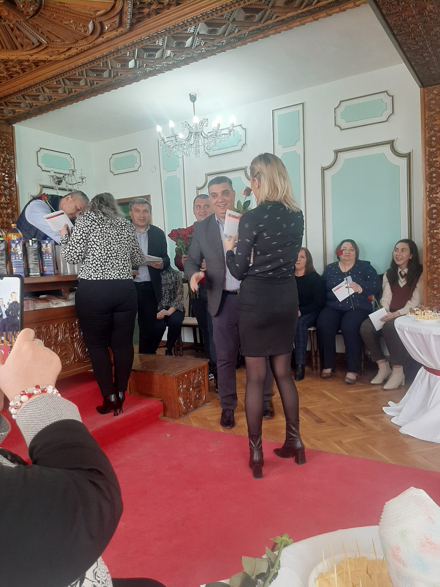 Днес, 08.03.2023 г. кметът на общината Нида Ахмедов поздрави всички дами по случай 8-ми март – Международен ден на жената!