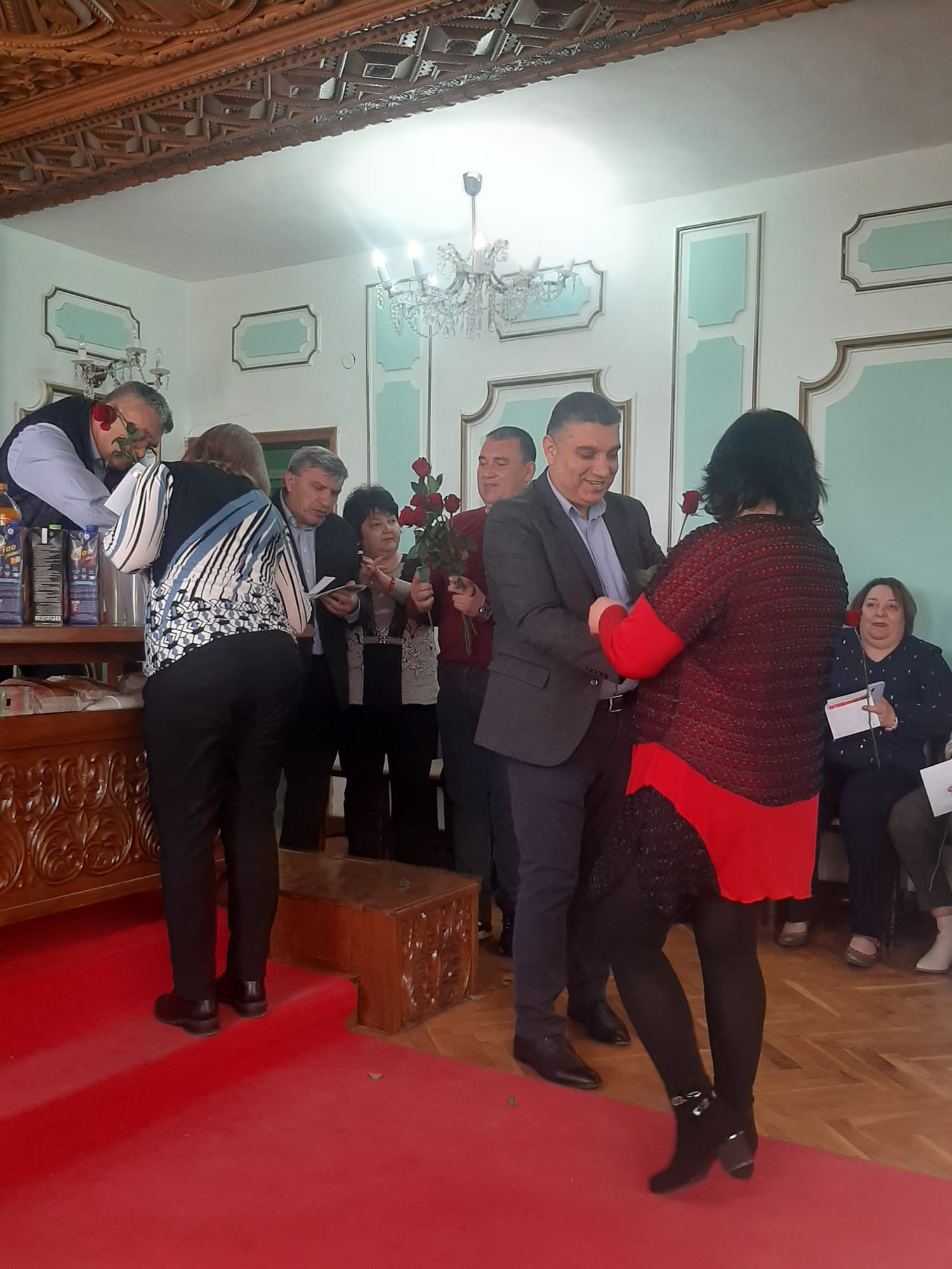 Днес, 08.03.2023 г. кметът на общината Нида Ахмедов поздрави всички дами по случай 8-ми март – Международен ден на жената!