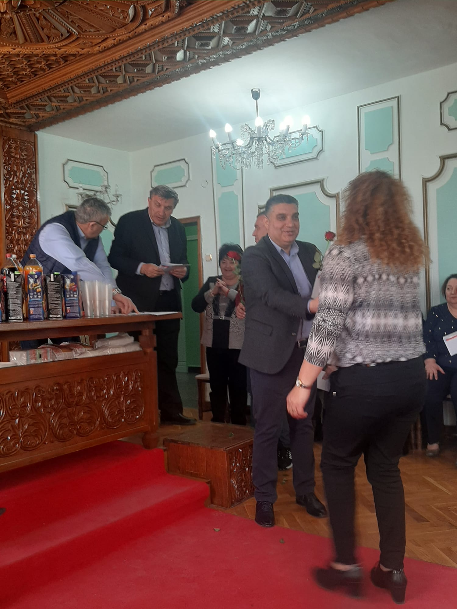 Днес, 08.03.2023 г. кметът на общината Нида Ахмедов поздрави всички дами по случай 8-ми март – Международен ден на жената!